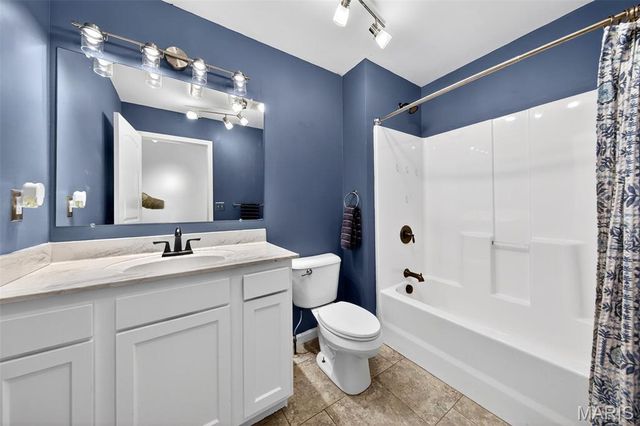 599 Crestfall Drive, Washington, MO 63090