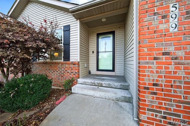 599 Crestfall Drive, Washington, MO 63090