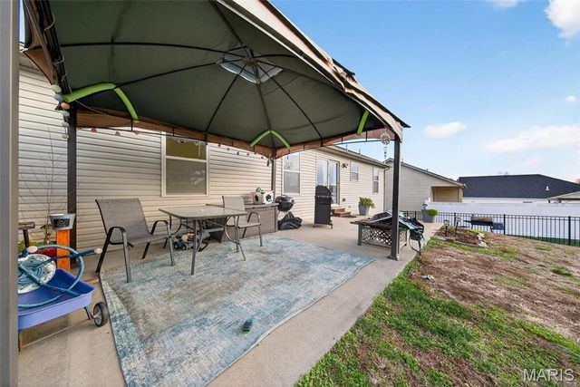 599 Crestfall Drive, Washington, MO 63090