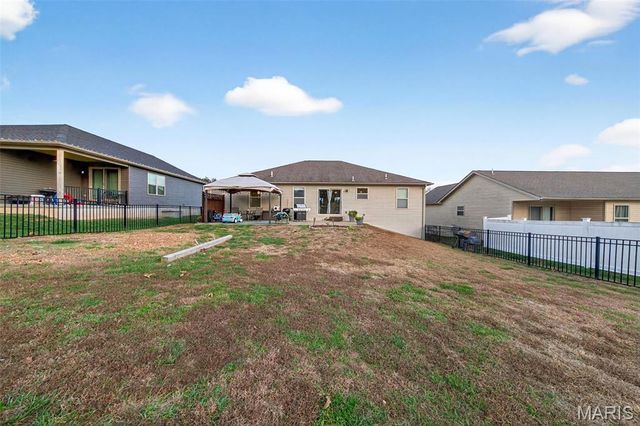 599 Crestfall Drive, Washington, MO 63090