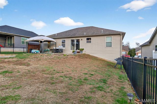 599 Crestfall Drive, Washington, MO 63090