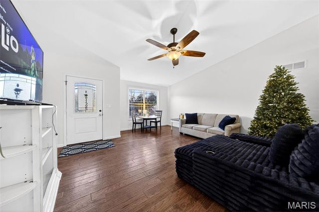 599 Crestfall Drive, Washington, MO 63090