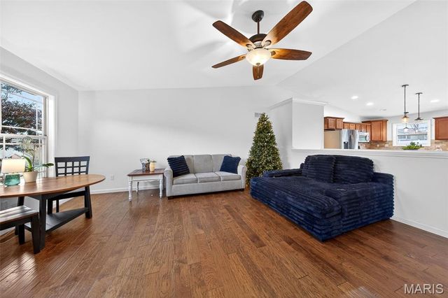 599 Crestfall Drive, Washington, MO 63090