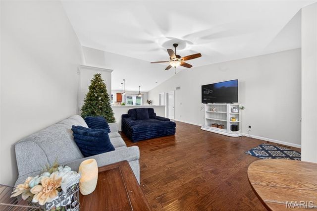 599 Crestfall Drive, Washington, MO 63090