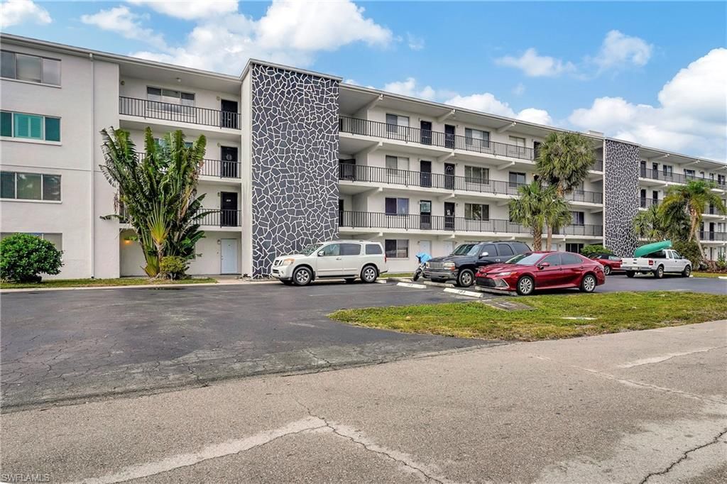 4906 Victoria DR 209, CAPE CORAL, FL 33904 — photo 2