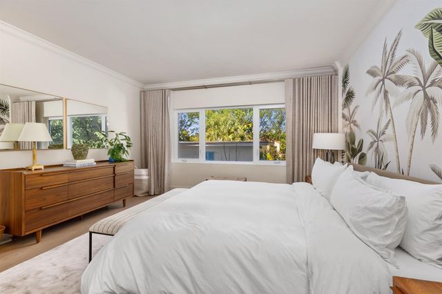 250 Bradley Place 307, Palm Beach, FL 33480