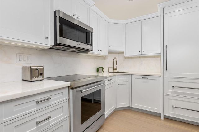 250 Bradley Place 307, Palm Beach, FL 33480