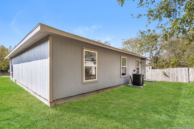 222 garcia, Seguin, TX 78155