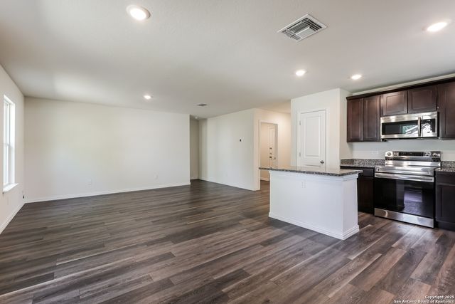 222 garcia, Seguin, TX 78155