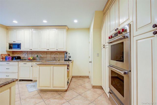 75-12 174th Street, Fresh Meadows, NY 11366