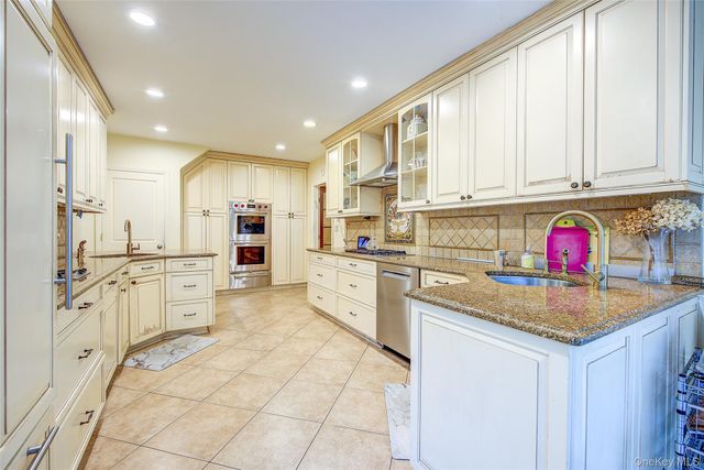 75-12 174th Street, Fresh Meadows, NY 11366