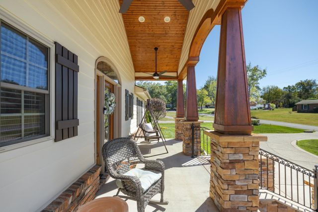 152 Fairways Dr, Hendersonville, TN 37075
