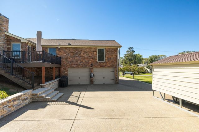 152 Fairways Dr, Hendersonville, TN 37075