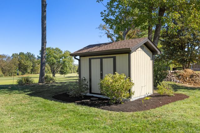 152 Fairways Dr, Hendersonville, TN 37075