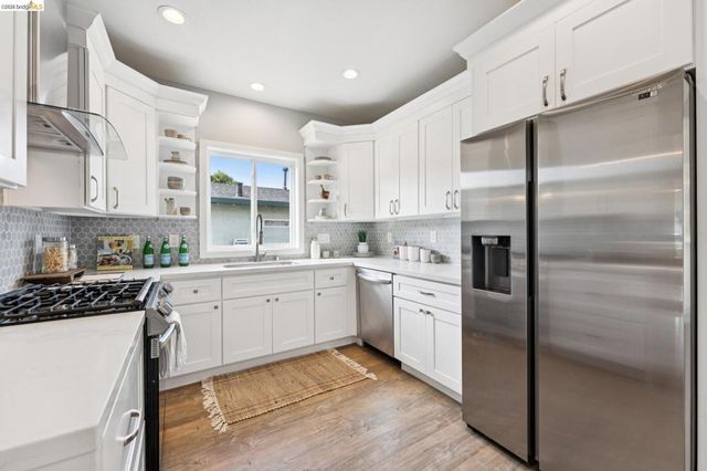 2726 Wallace St, Berkeley, CA 94702
