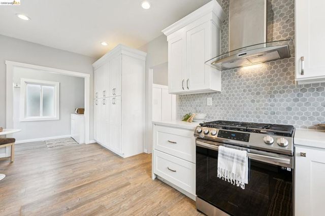 2726 Wallace St, Berkeley, CA 94702
