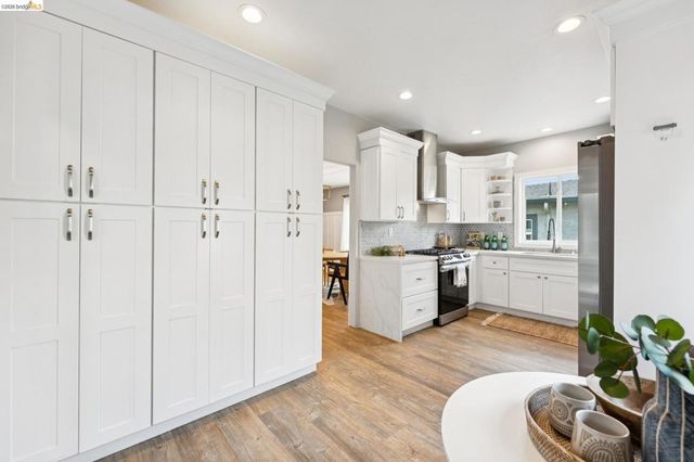 2726 Wallace St, Berkeley, CA 94702