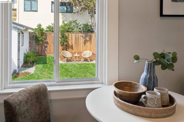 2726 Wallace St, Berkeley, CA 94702