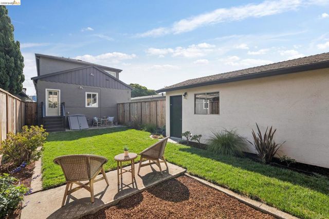 2726 Wallace St, Berkeley, CA 94702