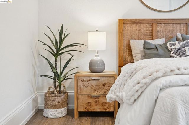 2726 Wallace St, Berkeley, CA 94702