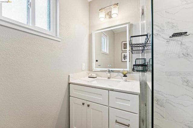 2726 Wallace St, Berkeley, CA 94702