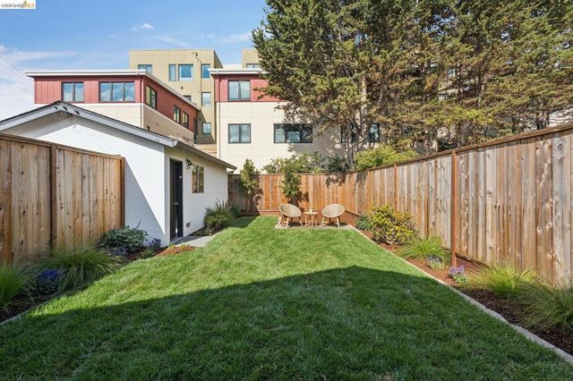 2726 Wallace St, Berkeley, CA 94702