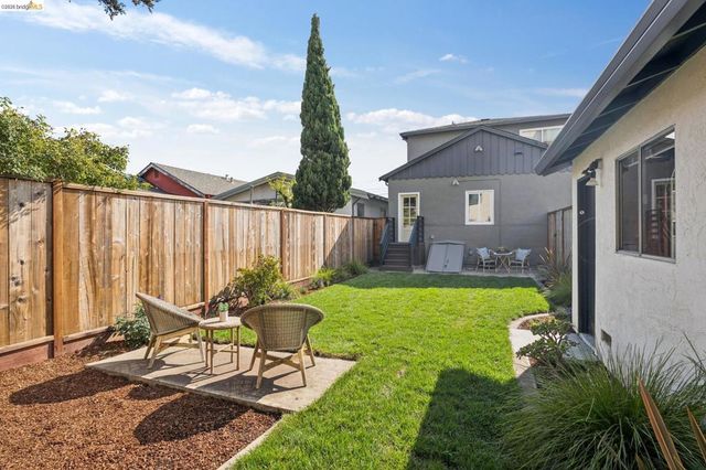 2726 Wallace St, Berkeley, CA 94702