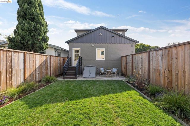 2726 Wallace St, Berkeley, CA 94702