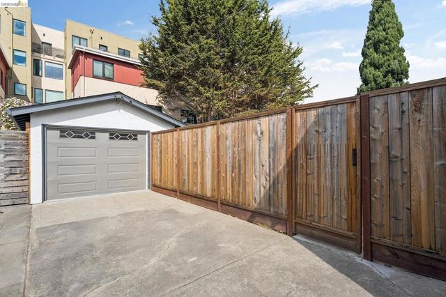 2726 Wallace St, Berkeley, CA 94702