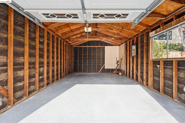 2726 Wallace St, Berkeley, CA 94702