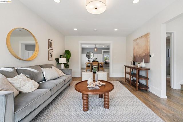 2726 Wallace St, Berkeley, CA 94702