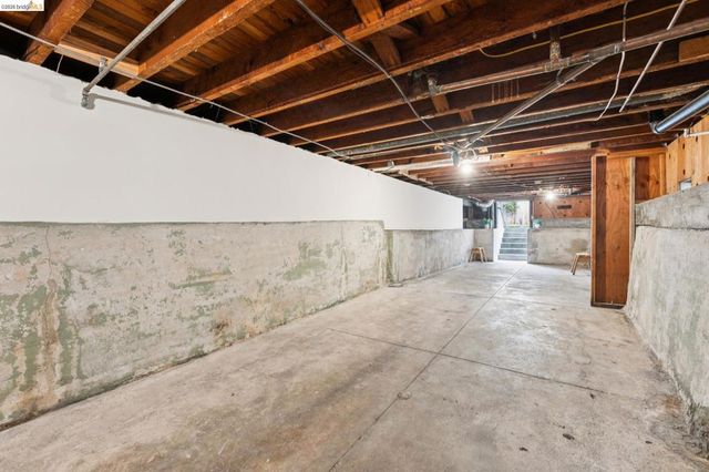 2726 Wallace St, Berkeley, CA 94702