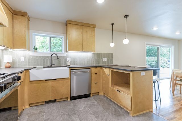 900 E Ash Street, Fayetteville, AR 72703