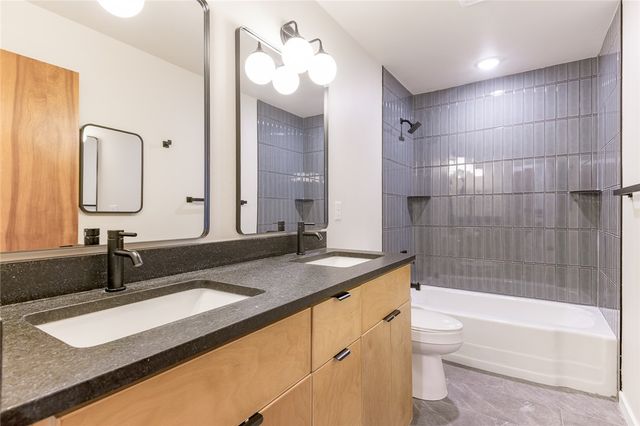 900 E Ash Street, Fayetteville, AR 72703