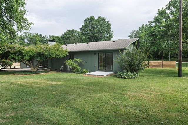900 E Ash Street, Fayetteville, AR 72703