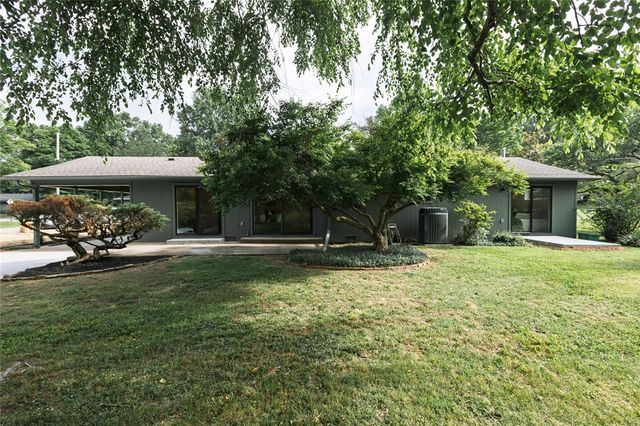 900 E Ash Street, Fayetteville, AR 72703