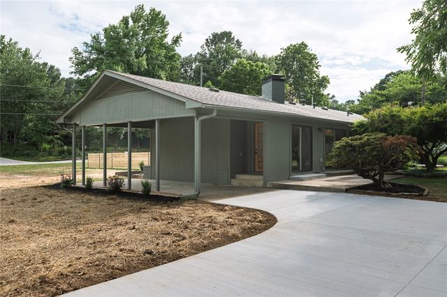 900 E Ash Street, Fayetteville, AR 72703