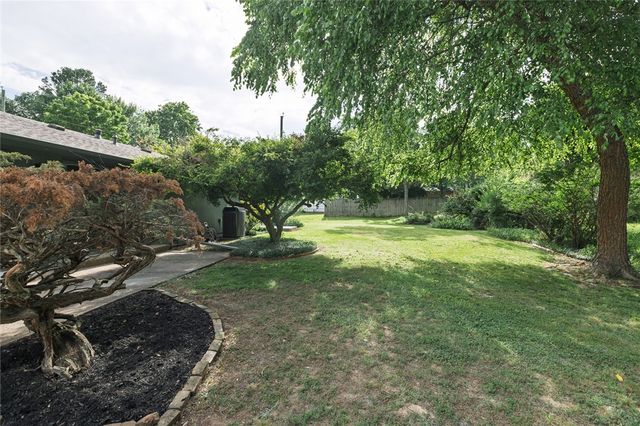 900 E Ash Street, Fayetteville, AR 72703