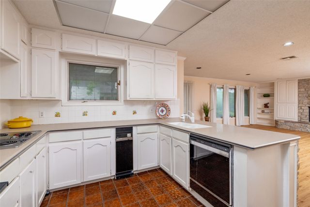 619 Baylor Street, Weatherford, TX 76086