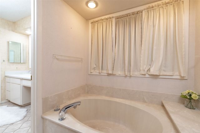 619 Baylor Street, Weatherford, TX 76086
