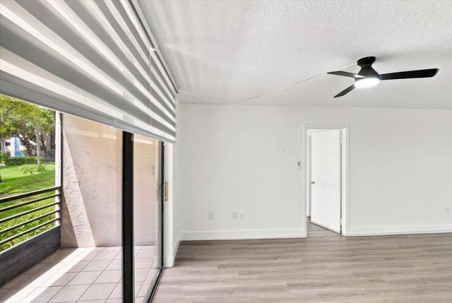 1100 COLONY POINT Circle 121, Pembroke Pines, FL 33026