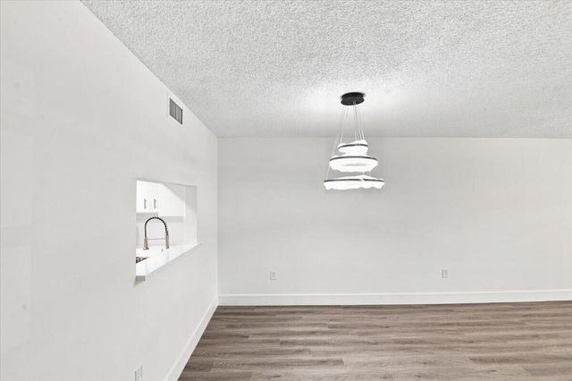 1100 COLONY POINT Circle 121, Pembroke Pines, FL 33026