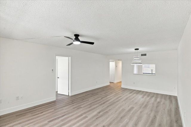 1100 COLONY POINT Circle 121, Pembroke Pines, FL 33026
