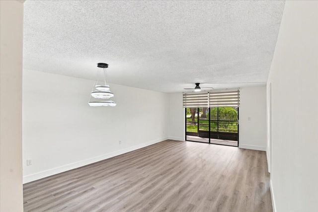 1100 COLONY POINT Circle 121, Pembroke Pines, FL 33026