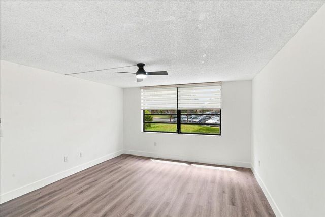 1100 COLONY POINT Circle 121, Pembroke Pines, FL 33026