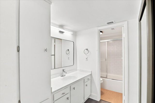 1100 COLONY POINT Circle 121, Pembroke Pines, FL 33026