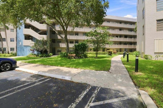 1100 COLONY POINT Circle 121, Pembroke Pines, FL 33026