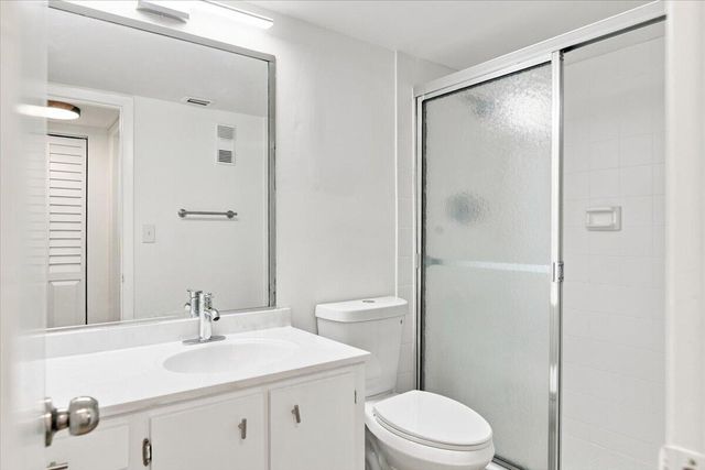 1100 COLONY POINT Circle 121, Pembroke Pines, FL 33026