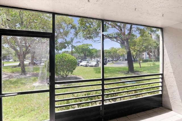 1100 COLONY POINT Circle 121, Pembroke Pines, FL 33026