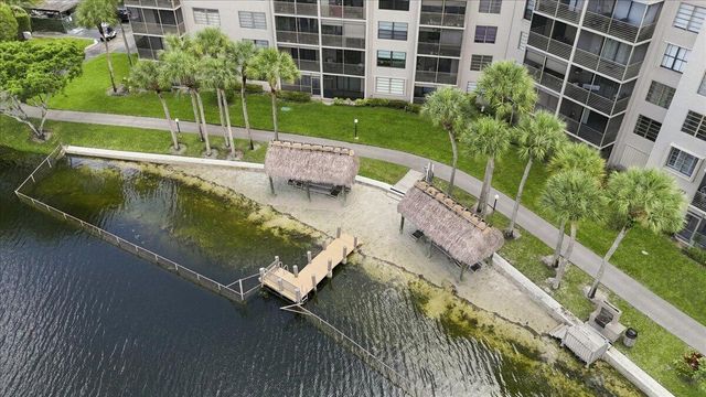 1100 COLONY POINT Circle 121, Pembroke Pines, FL 33026